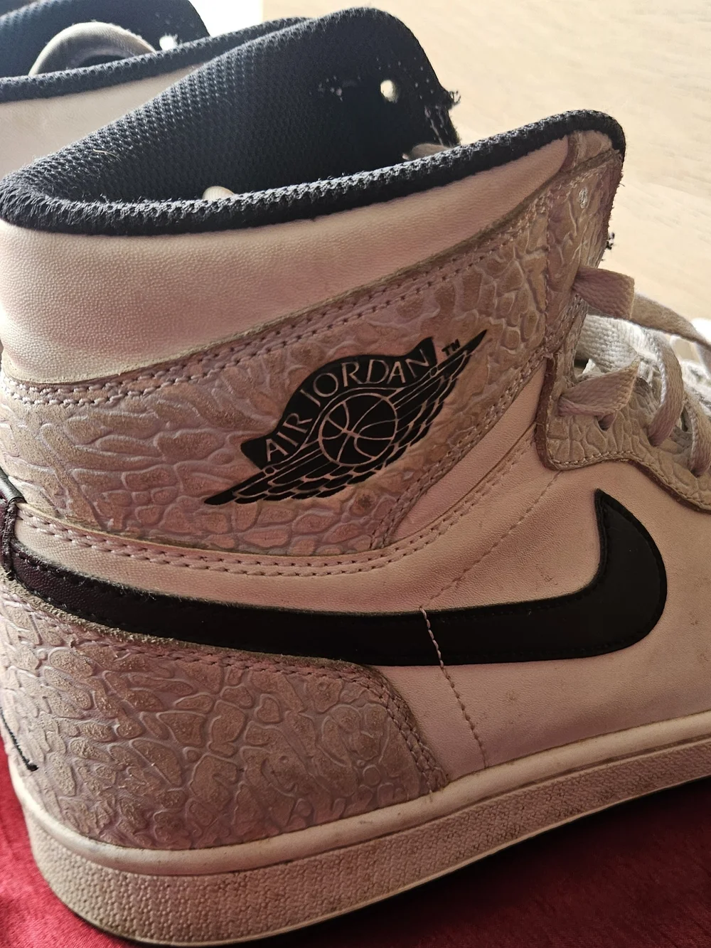 Air Jordan 1 Retro High Top White Elephant Print Adult 11 Shoes Sneakers RARE!